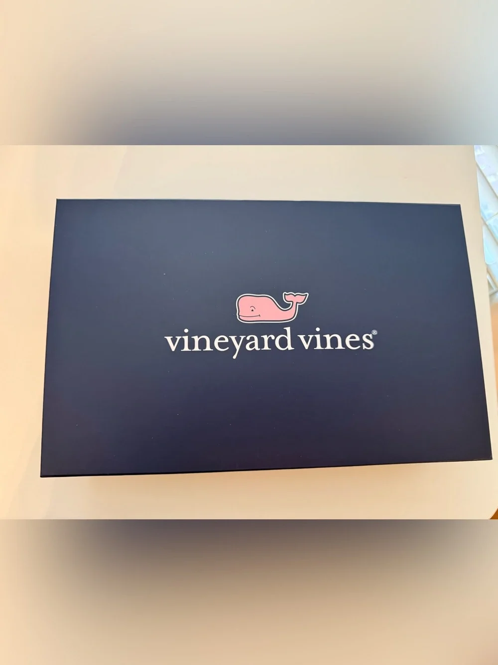 Vineyard Vines gift box + Tissue paper and logo seal
